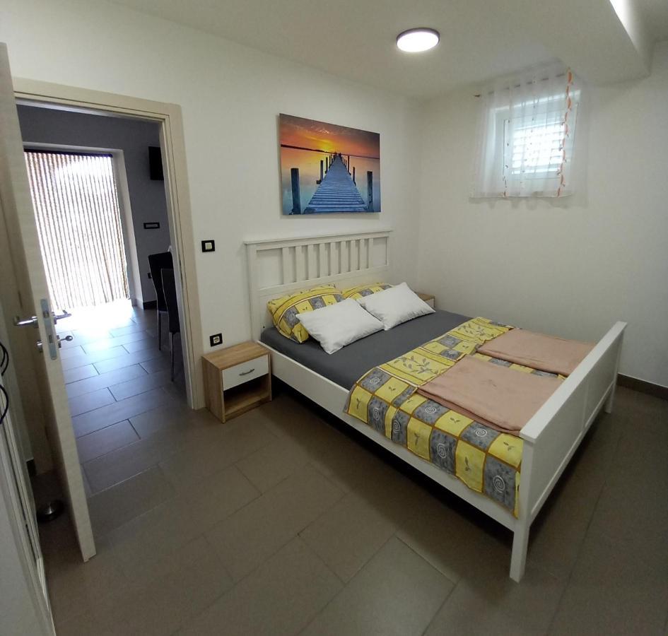 Apartmani Nizic Jadranovo Exterior photo