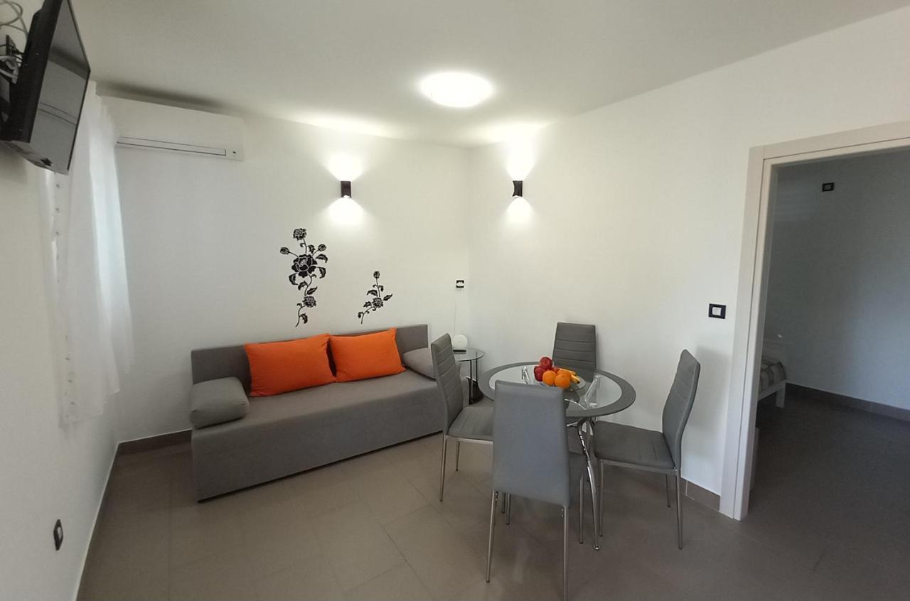 Apartmani Nizic Jadranovo Exterior photo